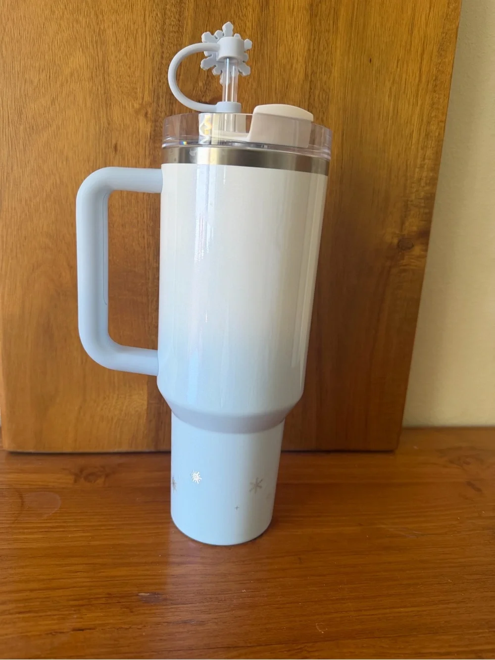 โ๏ธ Starbucks x Stanley 40 oz Quencher Snowlit Wonderland Blue China 2025 Edition - Picture 2 of 5